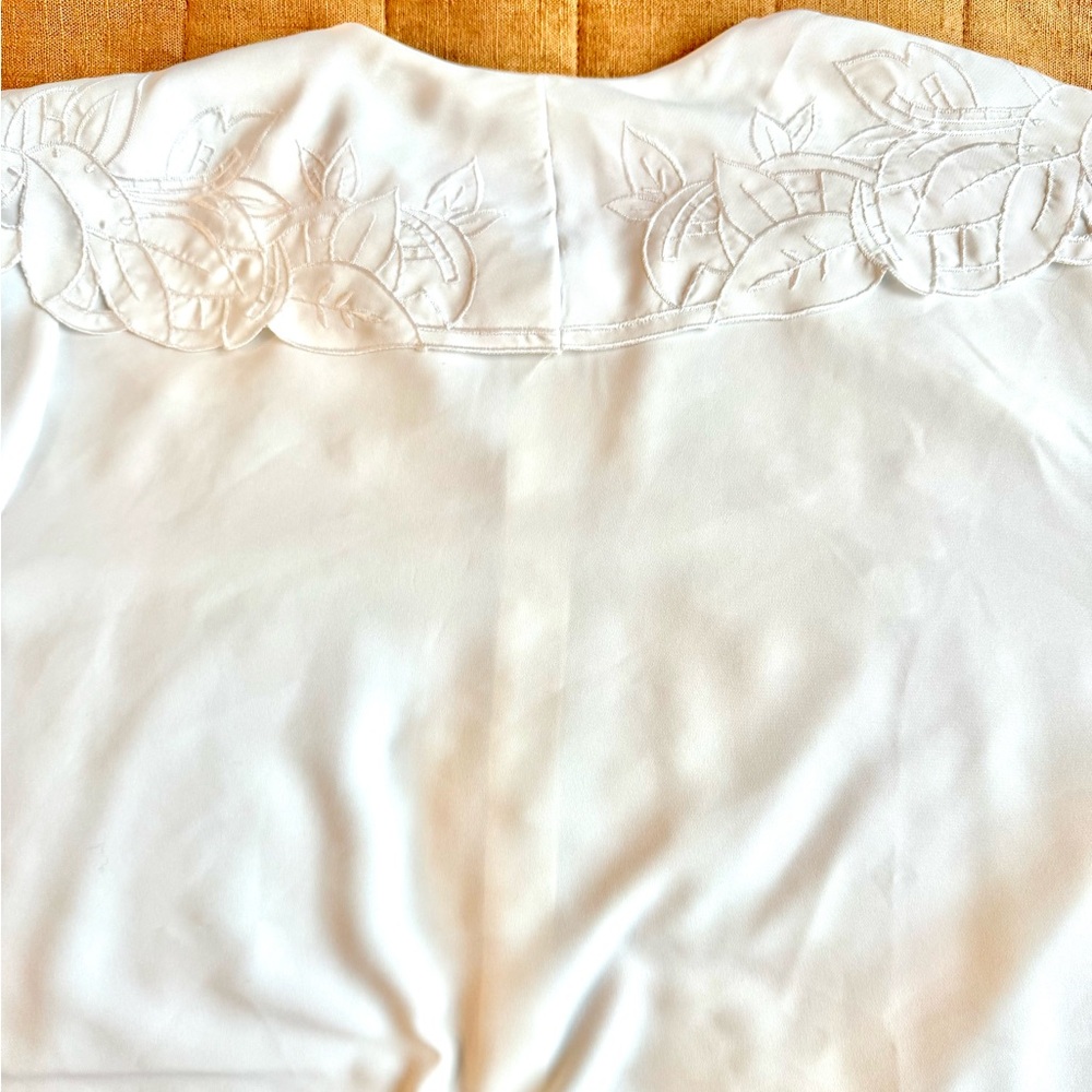 Vintage White Like New Embroidered Collar Peter Pan Long Sleeve Blouse - Picture 12 of 16